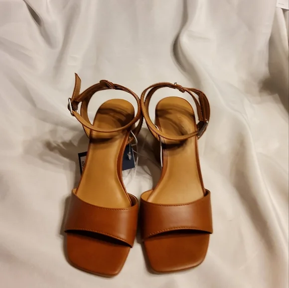 Women's Lauren Heels - Universal Thread" Brown - Picture 6 of 8